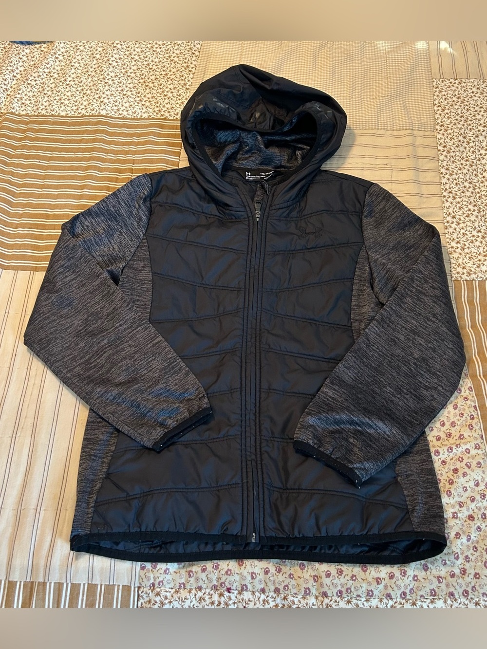 Under armour black puffer jacket size youth XL